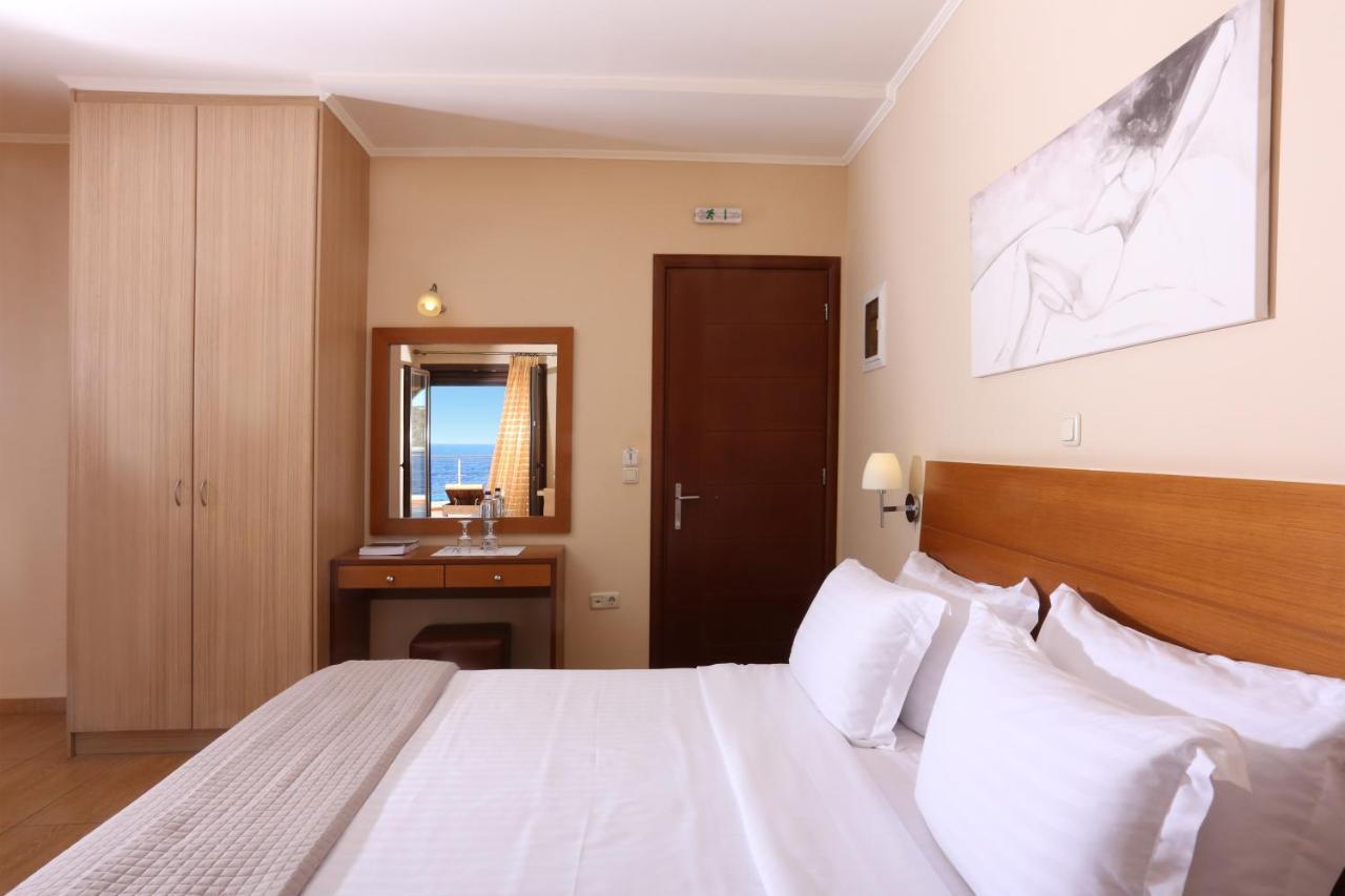 Faros Luxury Suites マラトポリス エクステリア 写真