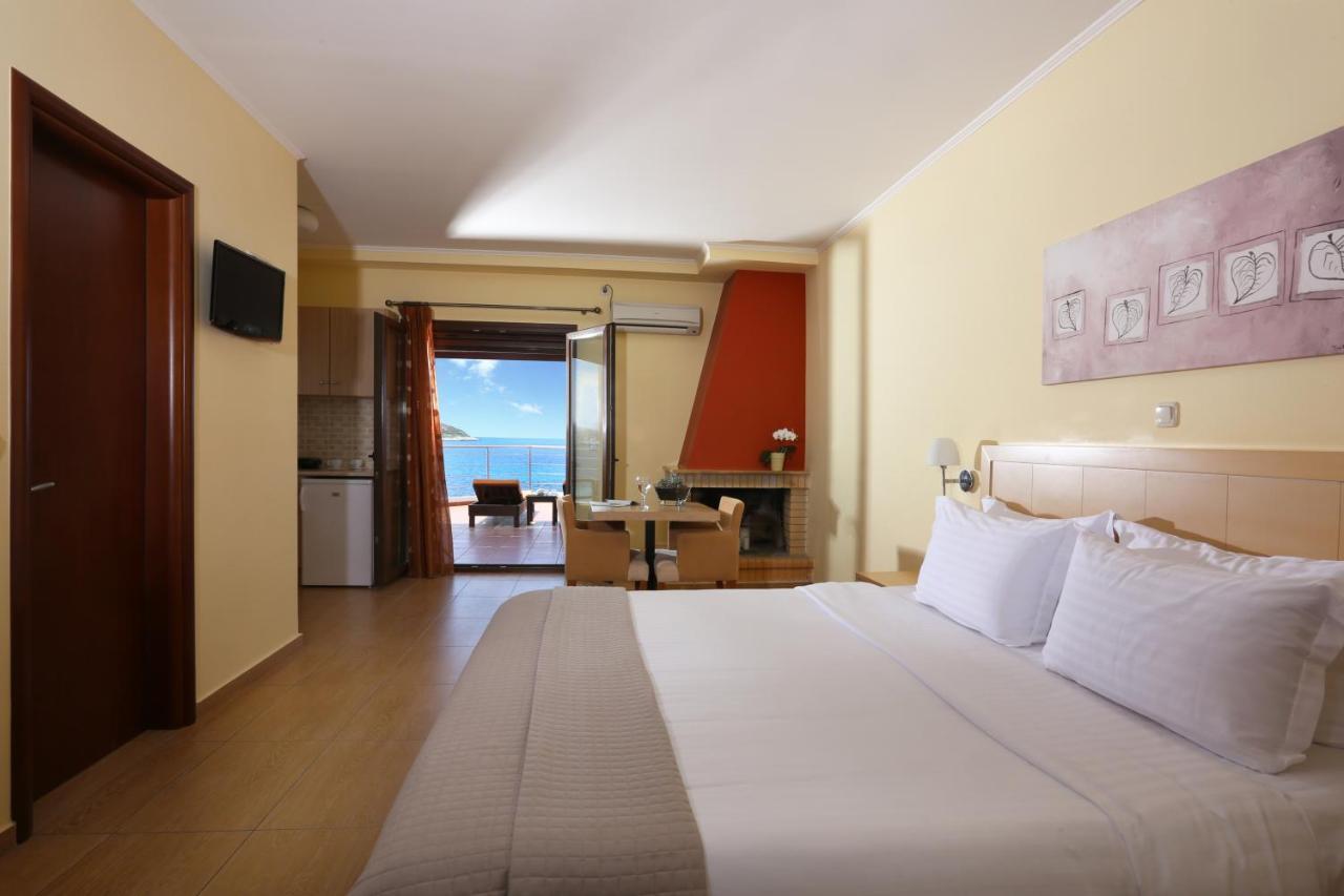 Faros Luxury Suites マラトポリス エクステリア 写真