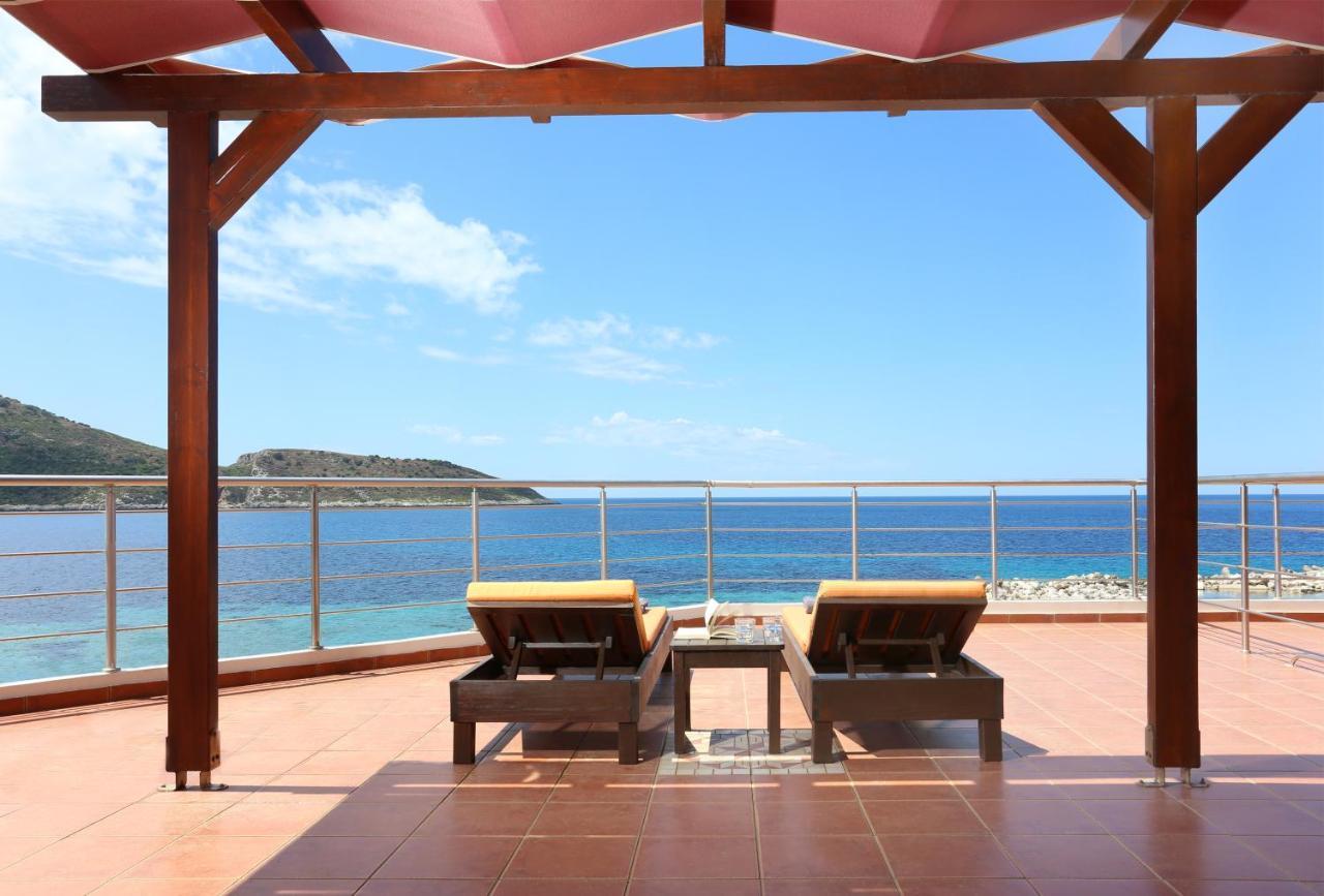 Faros Luxury Suites マラトポリス エクステリア 写真