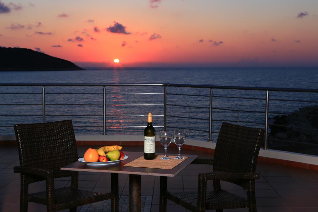 Faros Luxury Suites マラトポリス エクステリア 写真
