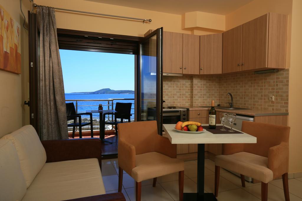 Faros Luxury Suites マラトポリス エクステリア 写真