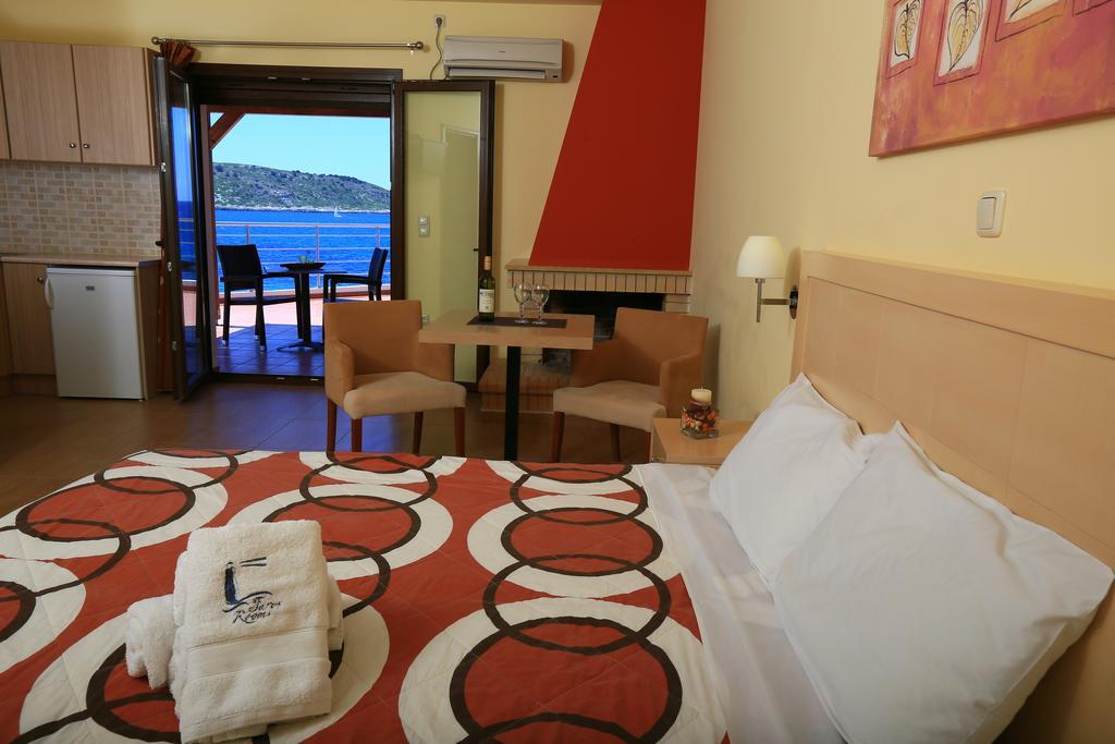 Faros Luxury Suites マラトポリス エクステリア 写真
