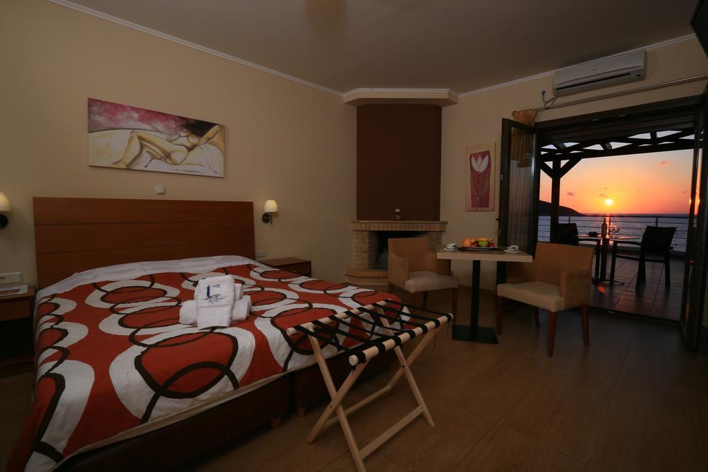Faros Luxury Suites マラトポリス エクステリア 写真