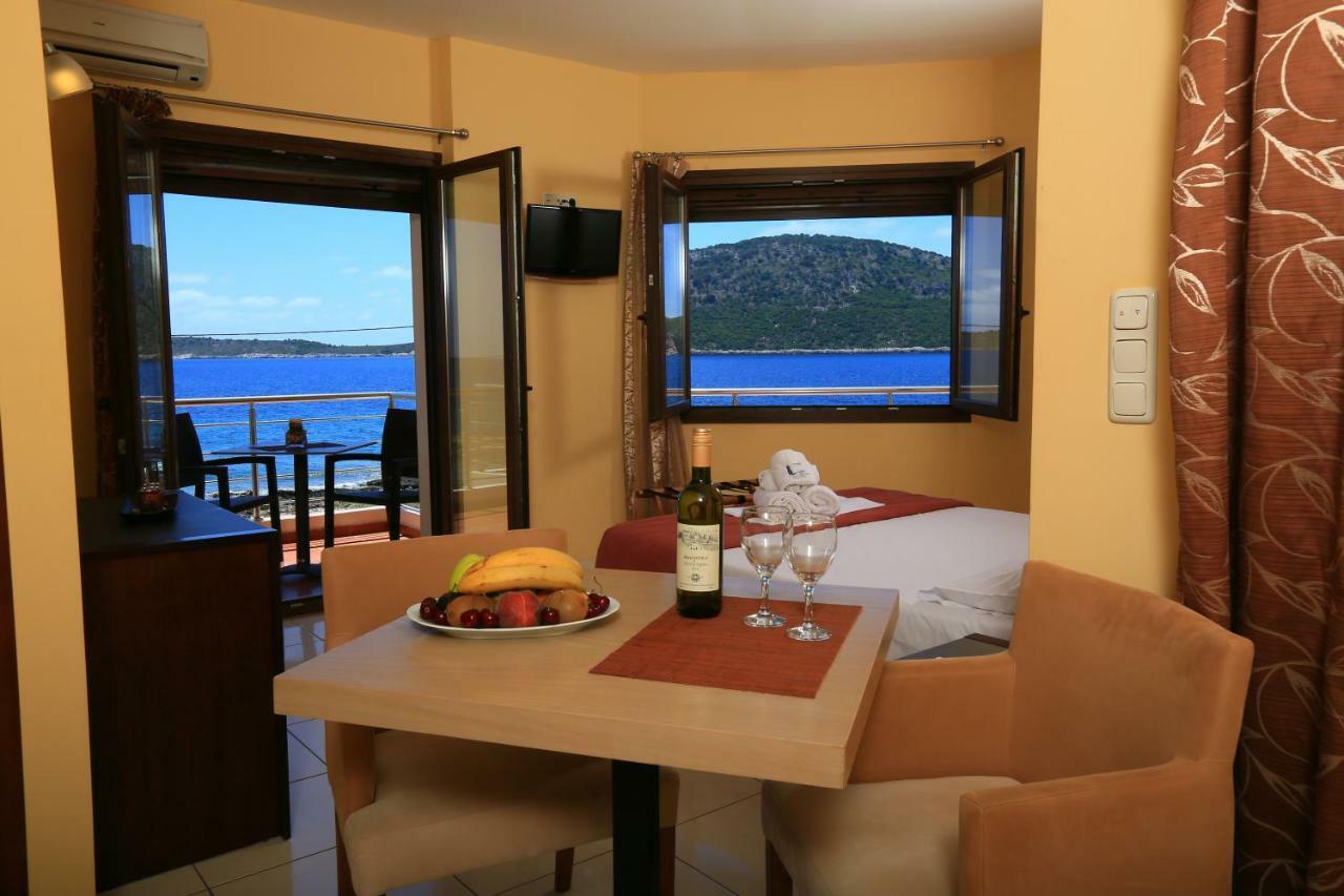 Faros Luxury Suites マラトポリス エクステリア 写真